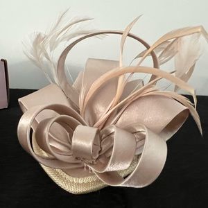 Fascinator (Decorative head piece) NWOT